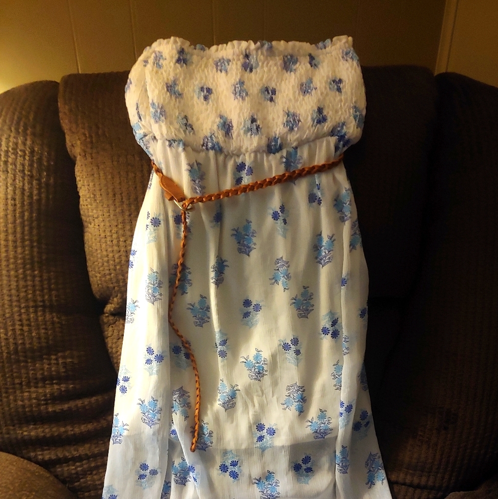 White and blue flower strapless dress